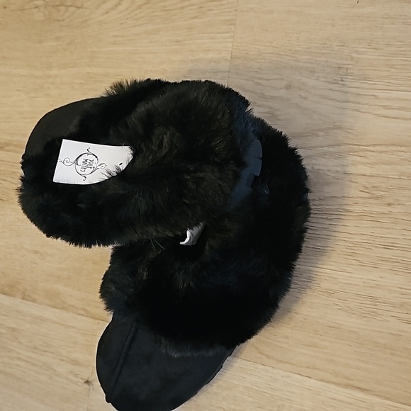 NWT Soul Mates Faux Fur Slippers. SIZE 9. Black - Picture 7 of 9